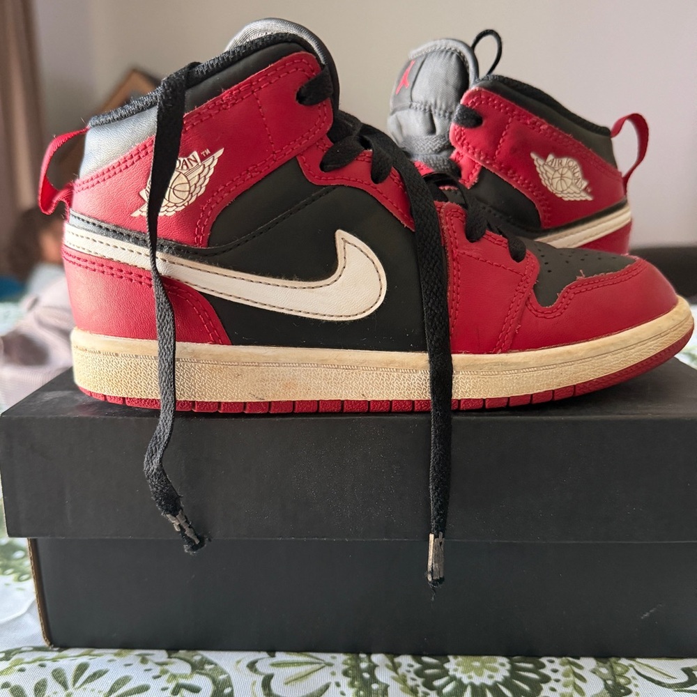 Jordan 1 Mid Gym red boy sneakers